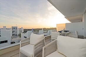 Nice Apartment With Shared Pool
