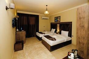 Master Pyramids Inn