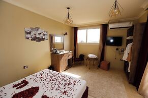 Master Pyramids Inn