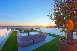 Villa in Marbella With Private Heated Pool