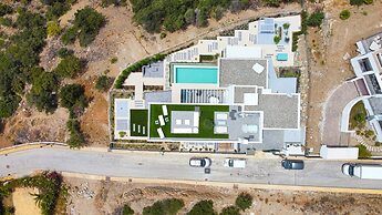 Villa in Marbella With Private Heated Pool