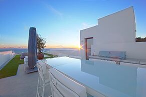 Villa in Marbella With Private Heated Pool