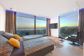 Villa in Marbella With Private Heated Pool