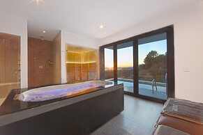 Villa in Marbella With Private Heated Pool