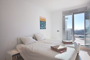 Sunny Terrace Apartment