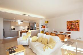 Sunny Terrace Apartment