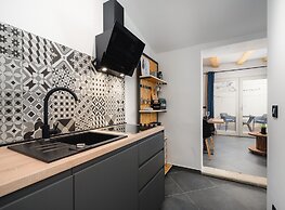 Apartment With Scenic View