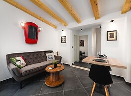 Apartment With Scenic View