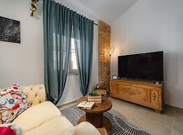 Apartment With Cozy Bedroom