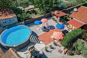 Nice Apartment With Pool