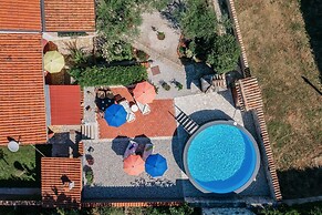 Nice Apartment With Pool