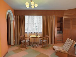 The Très Hotel