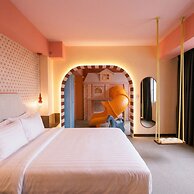 The Très Hotel