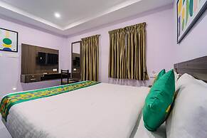 Treebo Sri vi ka Residency