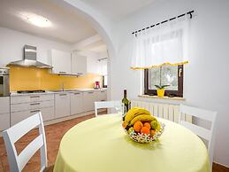 Scenic Villa With Private Garden