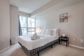 The Yonge Suites - Downtown Elegance