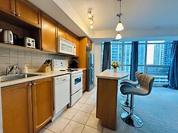 The Yonge Suites - Downtown Elegance