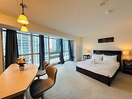The Yonge Suites - Downtown Elegance