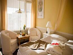 6 Person Holiday Park Home in Romo