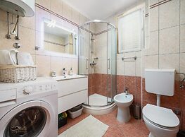 Premium Apartment With Patio
