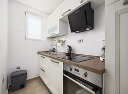 Premium Apartment With Patio