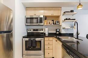 Rivetstays - The Yonge Grand Suites