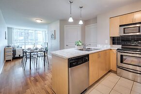 Rivetstays - The Yonge Grand Suites