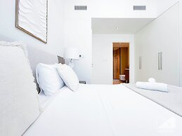 Exclusive Burj Crown 4b Balcony City Views