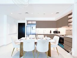 Exclusive Burj Crown 4b Balcony City Views