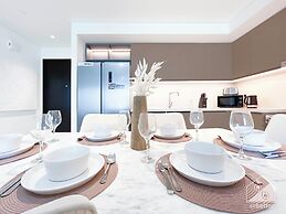 Exclusive Burj Crown 4b Balcony City Views