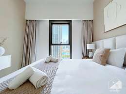 Exclusive Burj Crown 4b Balcony City Views
