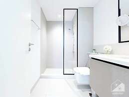 Exclusive Burj Crown 4b Balcony City Views