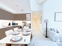 Exclusive Burj Crown 4b Balcony City Views