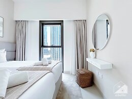 Exclusive Burj Crown 4b Balcony City Views