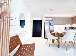 Exclusive Burj Crown 4b Balcony City Views