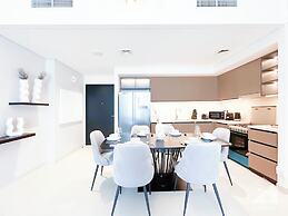 Luxury & Elegance at Burj Crown Downtown