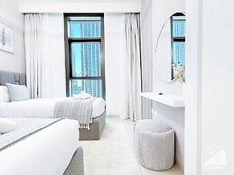 Luxury & Elegance at Burj Crown Downtown