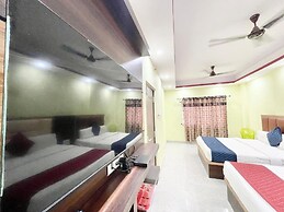 Hotel LV Palace - near Ghats & Temples