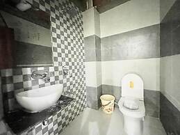 Hotel LV Palace - near Ghats & Temples