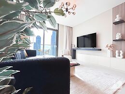 Elegance at Burj Crown Downtown Balcony & View