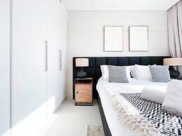 Elegance at Burj Crown Downtown Balcony & View