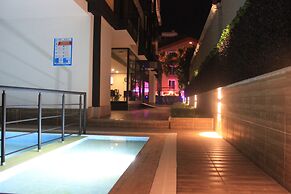 Retro Star Suites