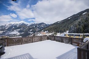 Alpine ski Apartment Getaway
