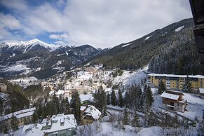 Alpine ski Apartment Getaway