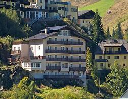 Alpine ski Apartment Getaway