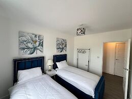 Modern 2 Bedroom Apartment