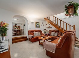 Pretty Apartment With Balcony