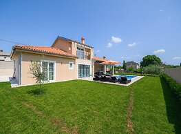 Villa in Serene Location