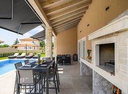 Villa in Serene Location