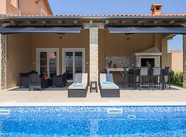 Villa in Serene Location